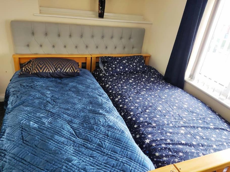 Cheerful 2-Bedroom Home With Off Street Parking ブラックプール エクステリア 写真